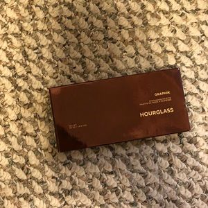 Hourglass Eye Shadow